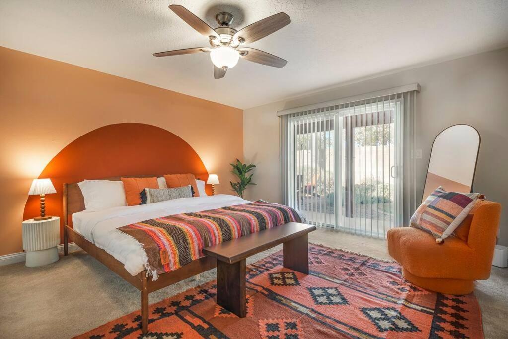 Chic 5 Bed Rooms Boho Retreat With - Games & Outdoor Movies! แอลบูเคอร์คี ภายนอก รูปภาพ