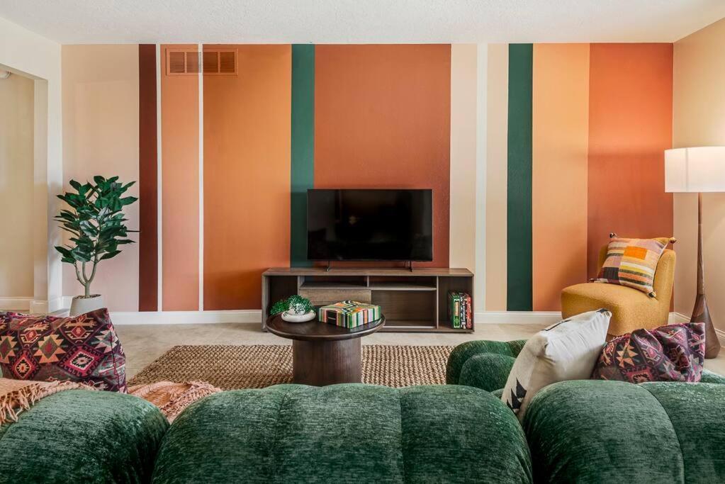 Chic 5 Bed Rooms Boho Retreat With - Games & Outdoor Movies! แอลบูเคอร์คี ภายนอก รูปภาพ